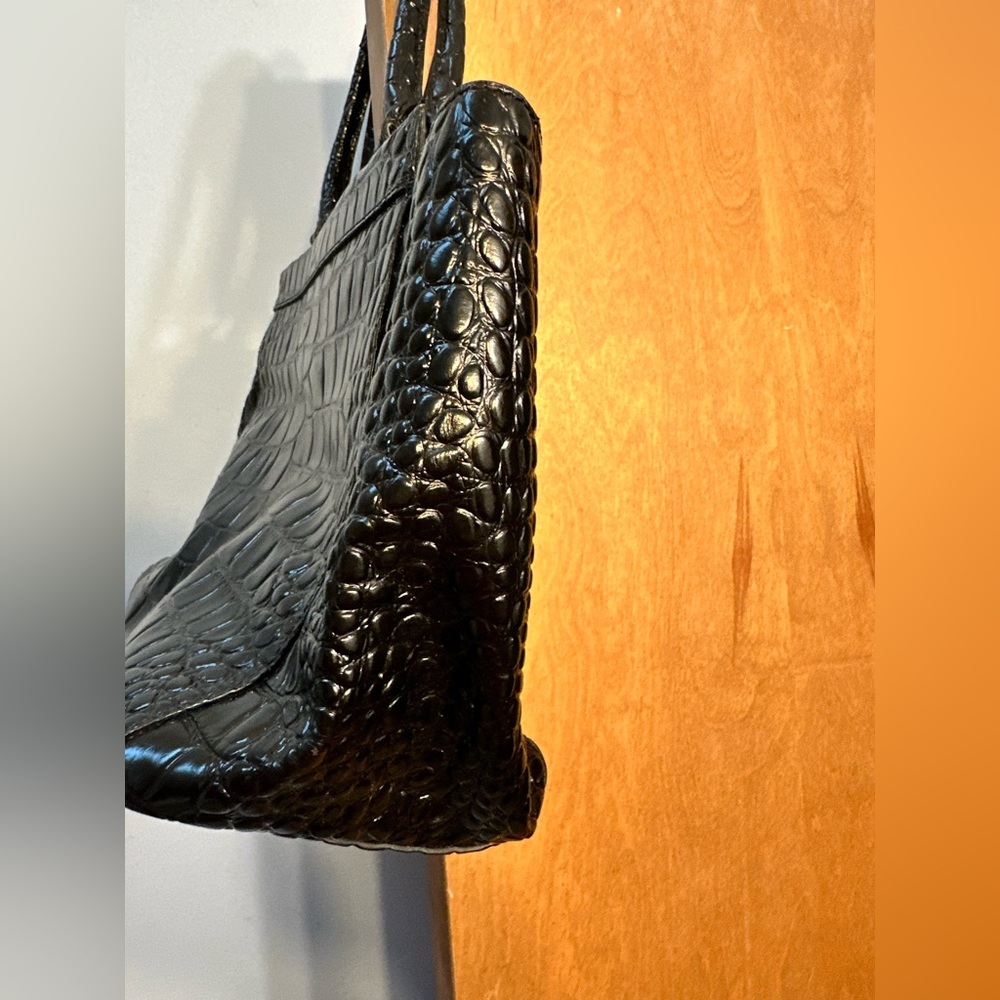 Kate Spade Elegant Black Crocodile-Embossed Handbag - Picture 6 of 15